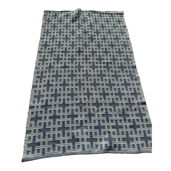 Moroccan Blue and White Geometric Patterned Rug reversible 5x7’ - Picture 1 of 6